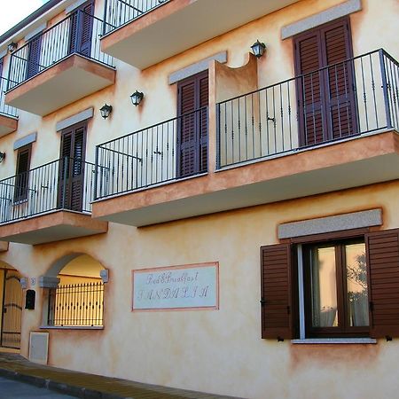 Hotel Bed Sandalia Badesi Exterior foto